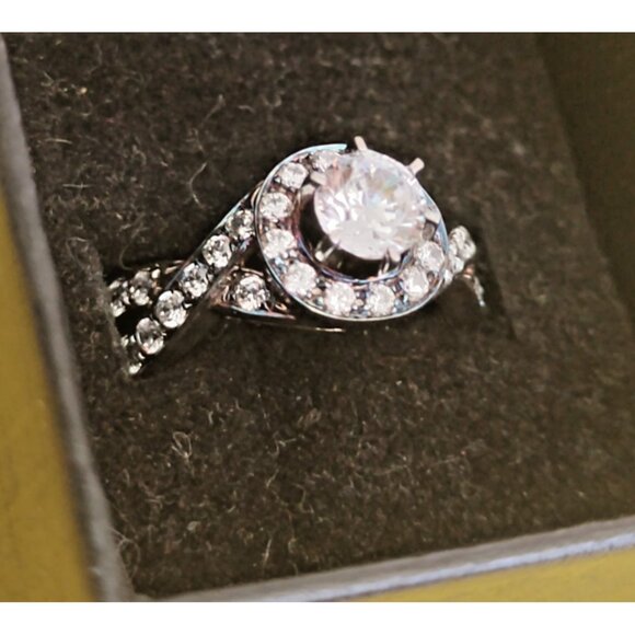 Italian Sterling Silver 925 Women's Size 7 Ring Cubic Zirconia Engagment Cut - Picture 2 of 9